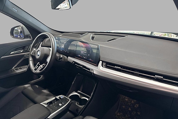 BMW iX1 13 of 15