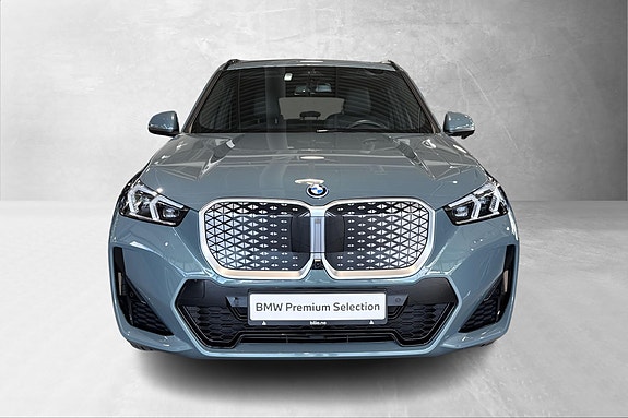 BMW iX1 2 of 15