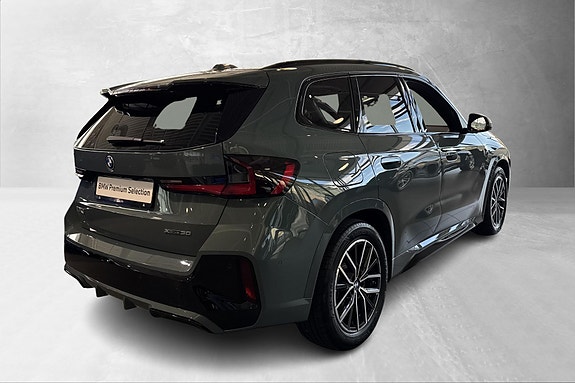 BMW iX1 4 of 15