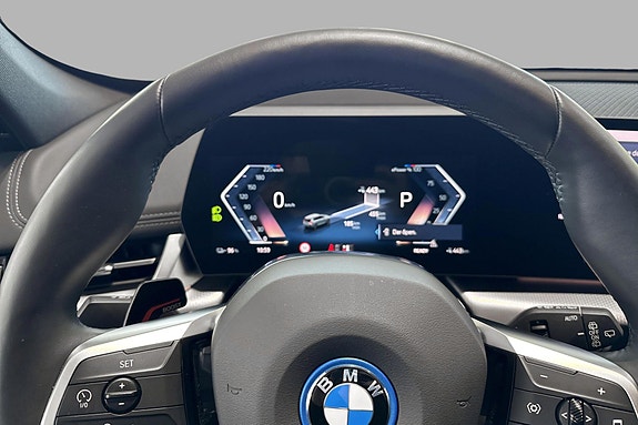 BMW iX1 7 of 15