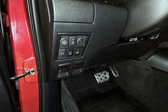 Toyota HiLux 17 of 22