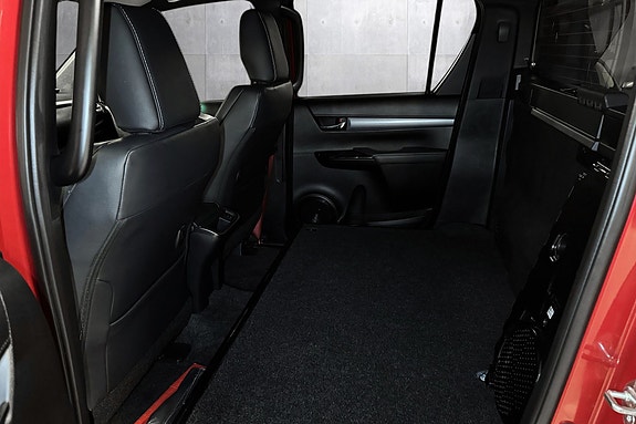 Toyota HiLux 12 of 22