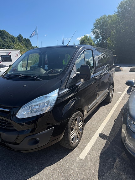 Ford Transit Custom 290L 2 of 5