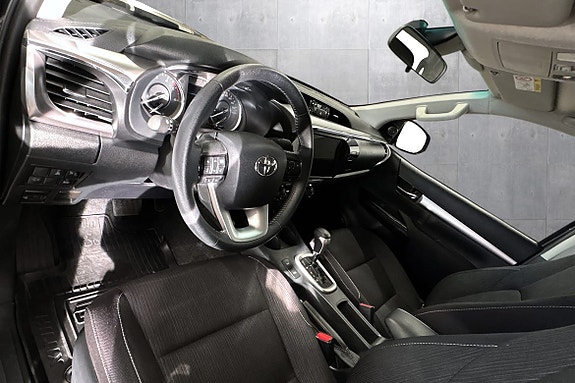 Toyota HiLux 11 of 19