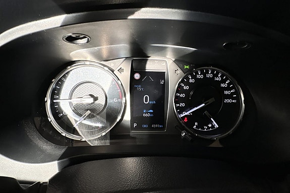 Toyota HiLux 13 of 19