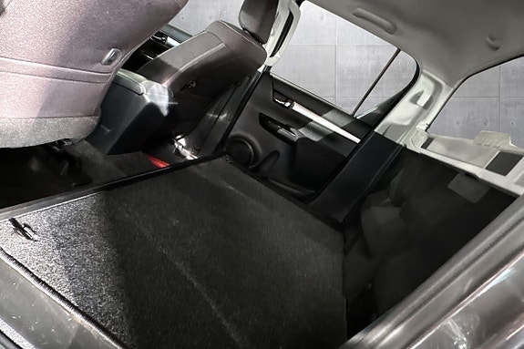 Toyota HiLux 17 of 19