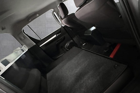 Toyota HiLux 16 of 19