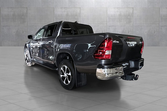 Toyota HiLux 3 of 19