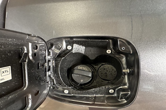 Toyota HiLux 9 of 19