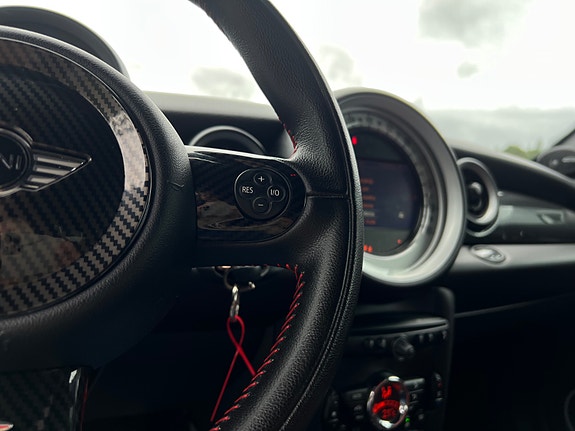 MINI Cooper 23 of 29