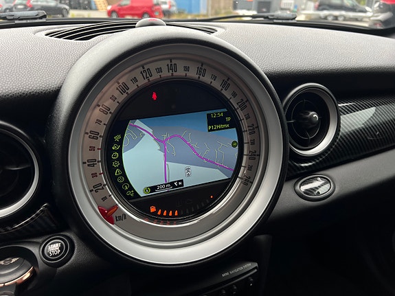 MINI Cooper 26 of 29