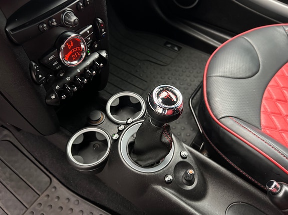 MINI Cooper 17 of 29