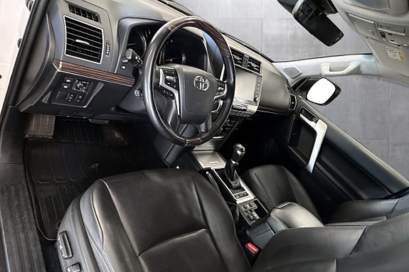 Toyota Land Cruiser 10 of 19