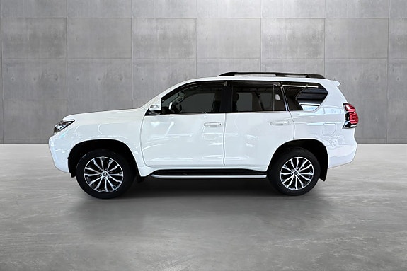Toyota Land Cruiser 2 of 19