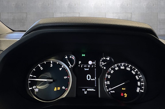 Toyota Land Cruiser 12 of 19