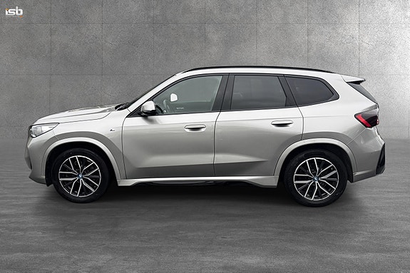 BMW iX1 8 of 30