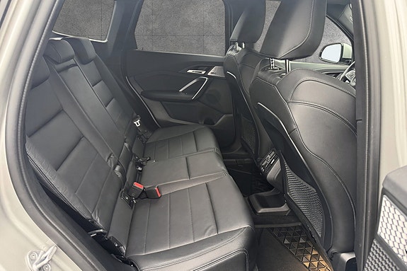 BMW iX1 18 of 30