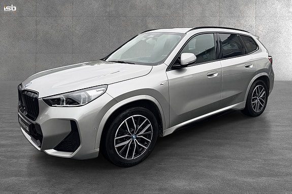 BMW iX1 7 of 30