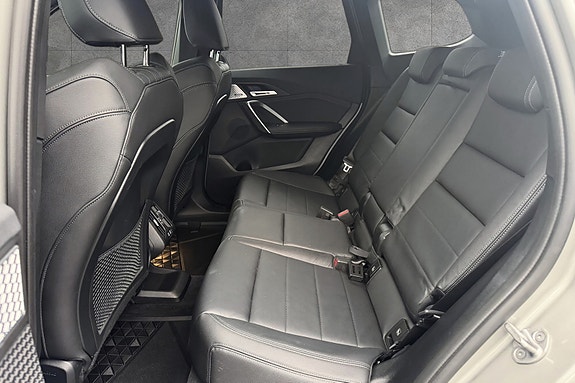 BMW iX1 16 of 30
