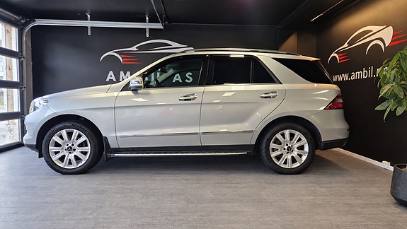 Mercedes-Benz ML250 2 of 25