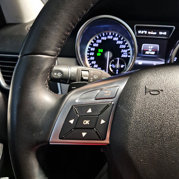 Mercedes-Benz ML250 8 of 25