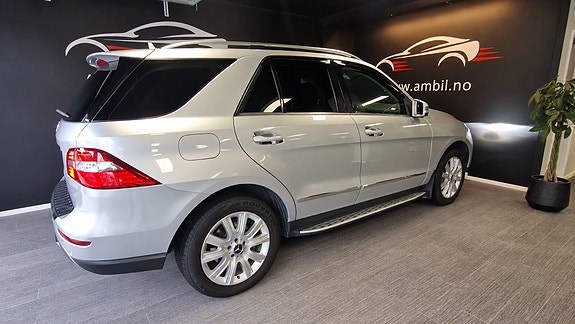 Mercedes-Benz ML250 3 of 25