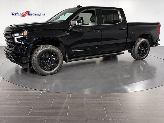 Chevrolet Silverado 1500 2 of 30