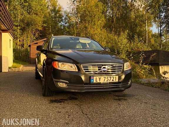 Volvo V70 2 of 13