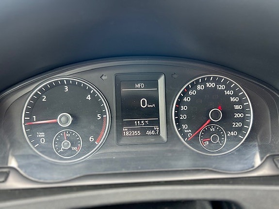 Volkswagen Multivan 14 of 16