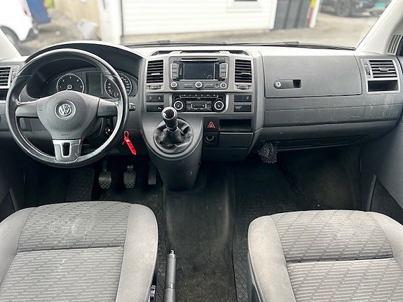 Volkswagen Multivan 10 of 16