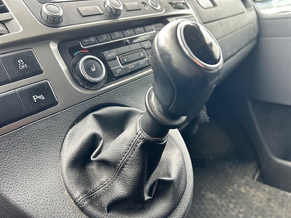 Volkswagen Multivan 13 of 16