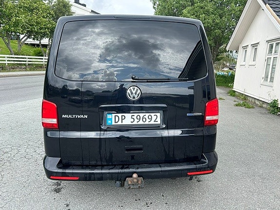 Volkswagen Multivan 8 of 16