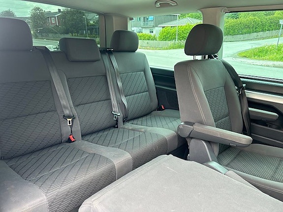 Volkswagen Multivan 9 of 16