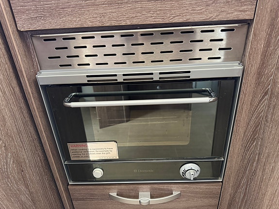 Bürstner Ixeo Time IT 745 - 148 hk - Queenbed - Senkeseng - Lithium - Luftfjæring - Stekeovn 12 of 21