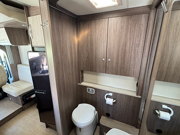 Bürstner Ixeo Time IT 745 - 148 hk - Queenbed - Senkeseng - Lithium - Luftfjæring - Stekeovn 15 of 21
