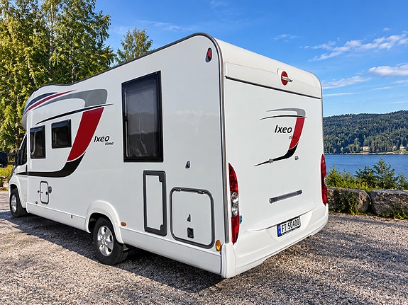 Bürstner Ixeo Time IT 745 - 148 hk - Queenbed - Senkeseng - Lithium - Luftfjæring - Stekeovn 5 of 21