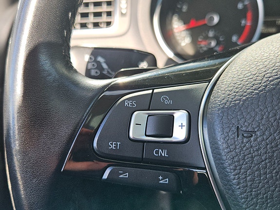 Volkswagen Polo 10 of 21