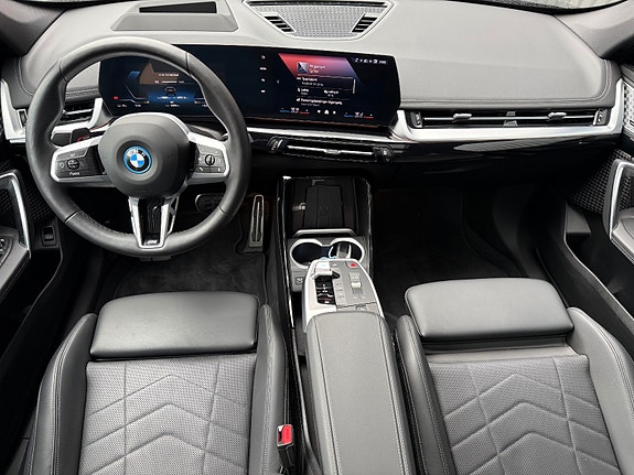 BMW iX1 17 of 30