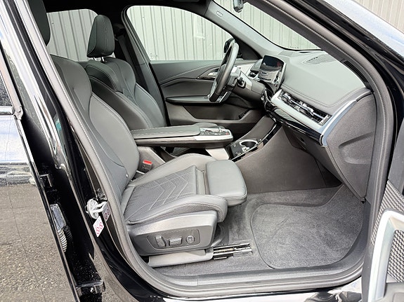 BMW iX1 25 of 30