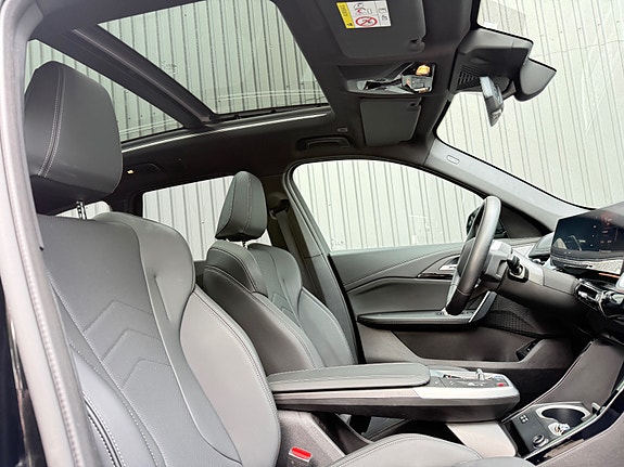 BMW iX1 26 of 30