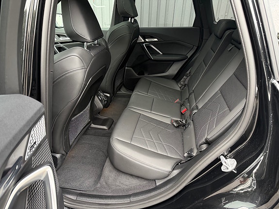 BMW iX1 14 of 30