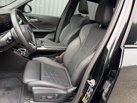 BMW iX1 9 of 30