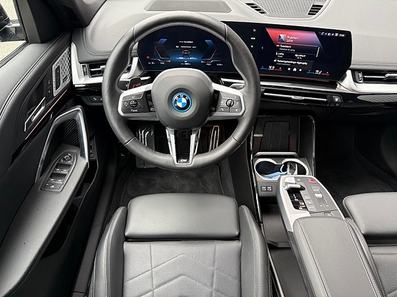 BMW iX1 16 of 30