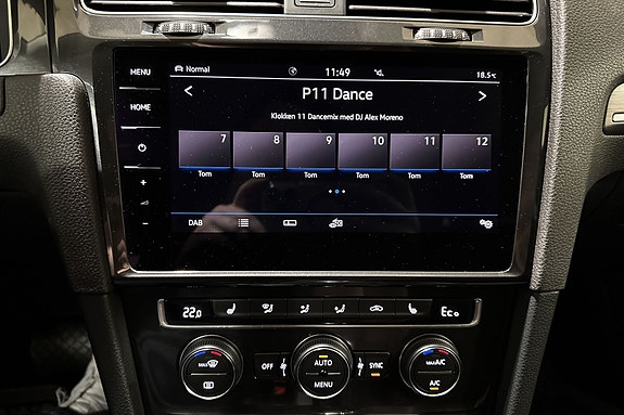 Musikk og klimakontroll vises intuitivt på infotainment-skjermen.