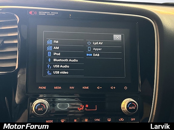 Lekker infotainmentløsning med radio DAB+ og mediespiller.