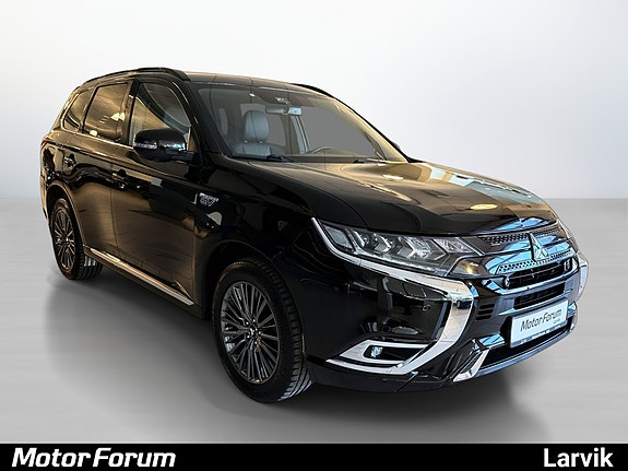 Sporty og elegant front med lettmetallfelger og blank finish.