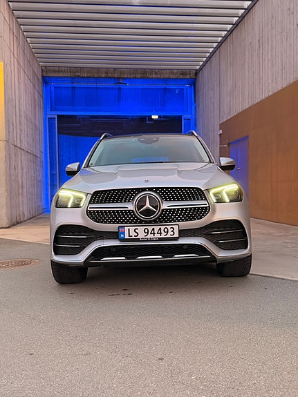 Mercedes-Benz GLE350 e 3 of 30