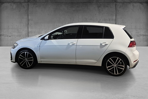 Volkswagen Golf VII 2 of 18