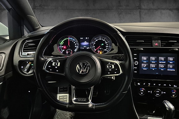 Volkswagen Golf VII 17 of 18