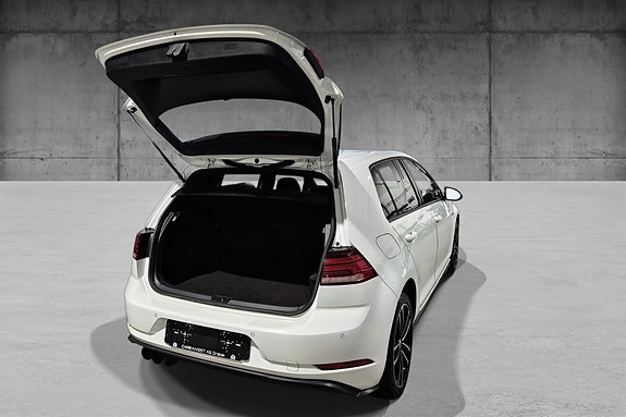 Volkswagen Golf VII 9 of 18